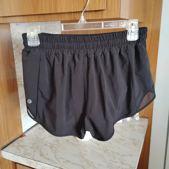 Lululemon Hotty Hot Short II *2.5", Black, Size 6 - Picture 10 of 15